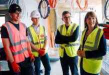 Local Politicians Visit Stockport – Manchester News and Updates news-09082024-051417