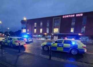 Traffic Alert: Road Closure Due to Car vs. Bus Crash news-09082024-051445