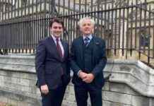 Controversial Re-branding of Yellow Buses Sparks Debate in Manchester news-09082024-052306