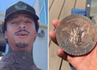Inadequate Quality of Olympic Medal Criticized by Star Athlete news-09082024-055455