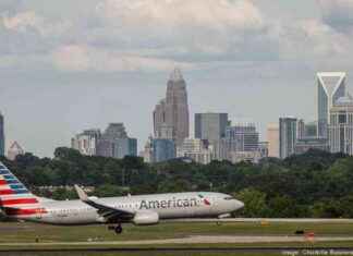 Turbulence on Plane Injures 4 Flight Attendants Bound for Charlotte news-09082024-082447