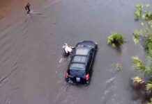 Florida Woman Rescued from Flooded Car: Dramatic Rescue Caught on Camera news-09082024-090115