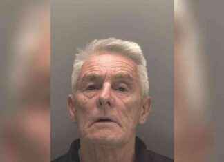 Outrageous 70-Year-Old Caught at Riot: Club-Wielding Pensioner’s Rant news-09082024-103756