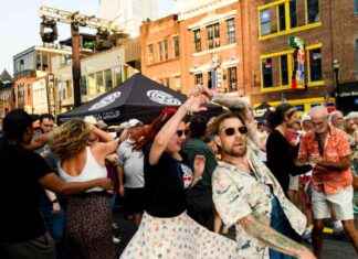 Nashville Honky-Tonk Block Party: A Celebration of Music and Community news-09082024-104010