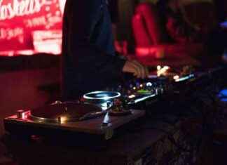 Top 10 Nightlife Activities in Manchester – Ultimate Guide for Nightlife Enthusiasts news-29082024-123329