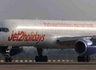 Police remove disruptive passenger from Jet2 flight at Manchester Airport news-30082024-003418