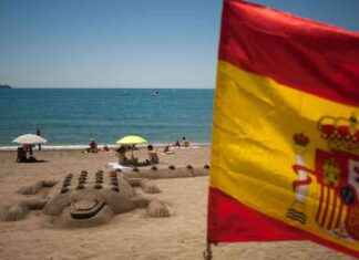 Topless Brits in Spain Face €750 Fine in New Poster Campaign news-13092024-033716