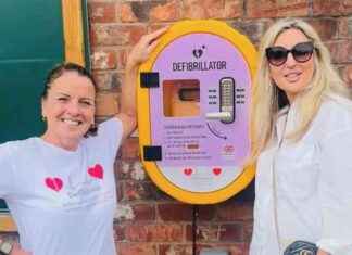 Stockport Town Centre Equipped with Lifesaving Pink Defibrillator and Bleed Kit – Mancunian Matters news-13092024-073903