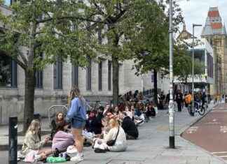 Chappell Roan Manchester Show: Fans Left Ticketless Due to Touts news-15092024-194840