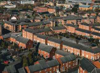 Unexpected Greater Manchester Postcodes with Declining House Prices news-05102024-094748