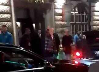 Fans serenade Paul McCartney outside luxury Manchester hotel fans-serenade-paul-mccartney-outside-luxury-manchester-hotel