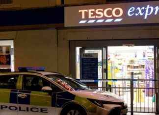 Teenager Stabbed in Tameside: Tesco Express Crime Scene Investigation teenager-stabbed-in-tameside-tesco-express-crime-scene-nvestigation