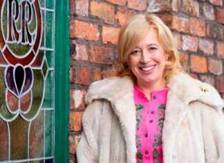 Julie Carp’s Secret Spells Heartbreak for Eileen Grimshaw julie-carps-secret-spells-heartbreak-for-eileen-grimshaw