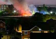 Breaking News: Massive Fire Causes Road Closures and Smoke Plumes – Latest Updates breaking-news-massive-fire-causes-road-closures-and-smoke-plumes-latest-updates