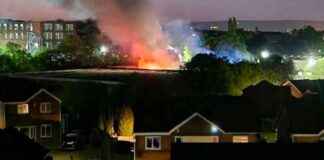 Breaking News: Massive Fire Causes Road Closures and Smoke Plumes – Latest Updates breaking-news-massive-fire-causes-road-closures-and-smoke-plumes-latest-updates