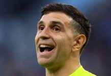 Emi Martinez on Working with Man Utd Duo: Clear Thoughts Amid Rumours emi-martinez-on-working-with-man-utd-duo-clear-thoughts-amid-rumours