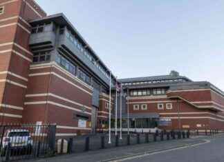 Prison Officer Suffers Slash Injuries in Strangeways Attack prison-officer-suffers-slash-njuries-in-strangeways-attack